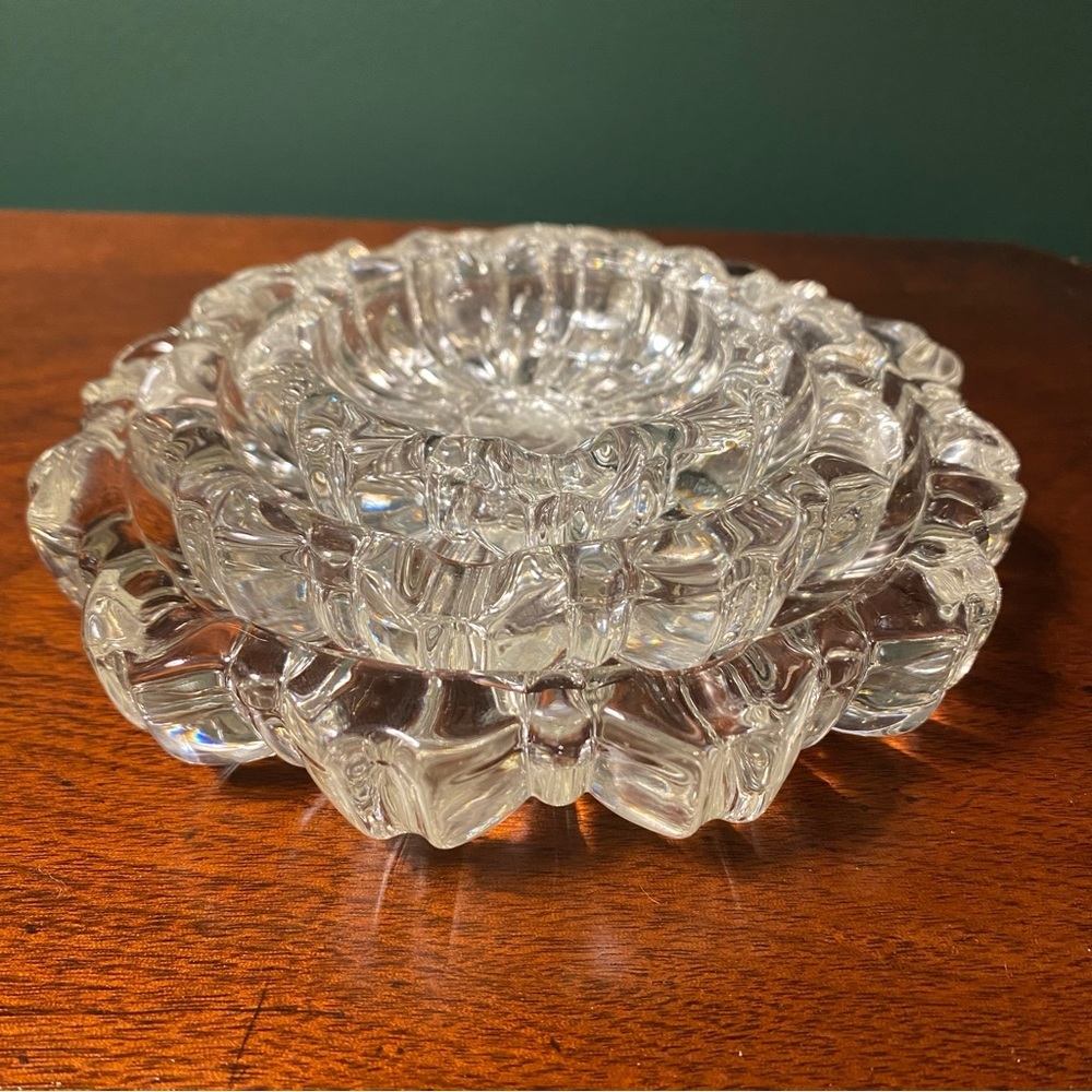 Hazel-Atlas nesting floral ashtrays - Picture 3 of 6